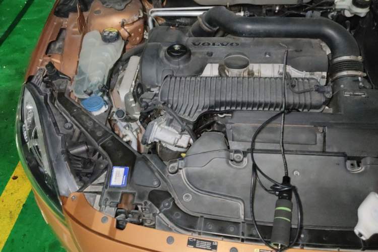 Used Volvo V40 2014 2.0T Zhiya Edition Engine Bay Right