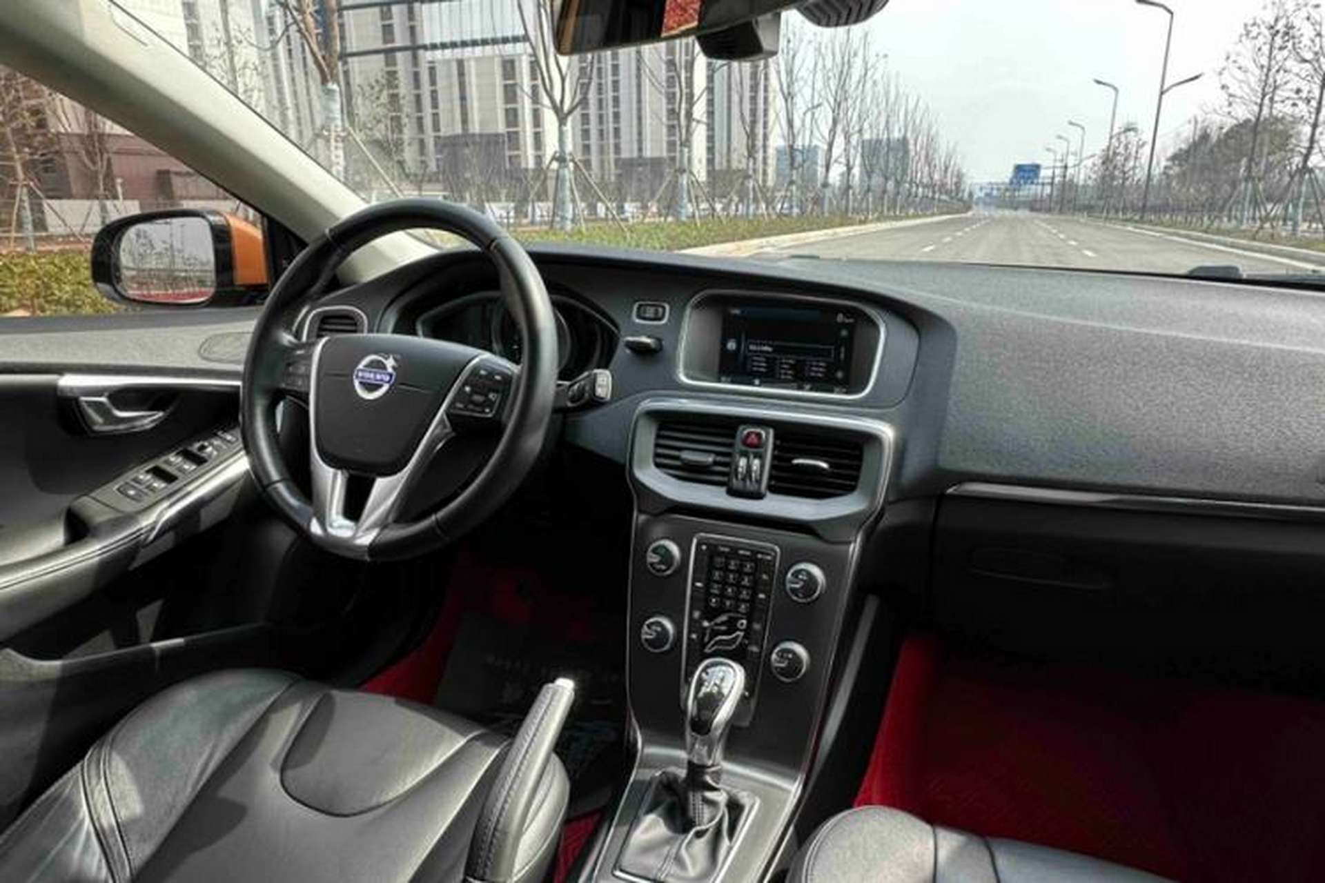 Used Volvo V40 2014 2.0T Zhiya Edition Interior 4