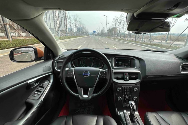 Used Volvo V40 2014 2.0T Zhiya Edition Interior 5