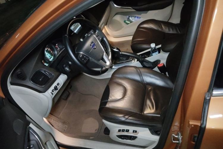 Used Volvo V40 2014 2.0T Zhiya Edition Left Front Seat