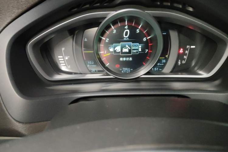 Used Volvo V40 2014 2.0T Zhiya Edition Odometer Close Up
