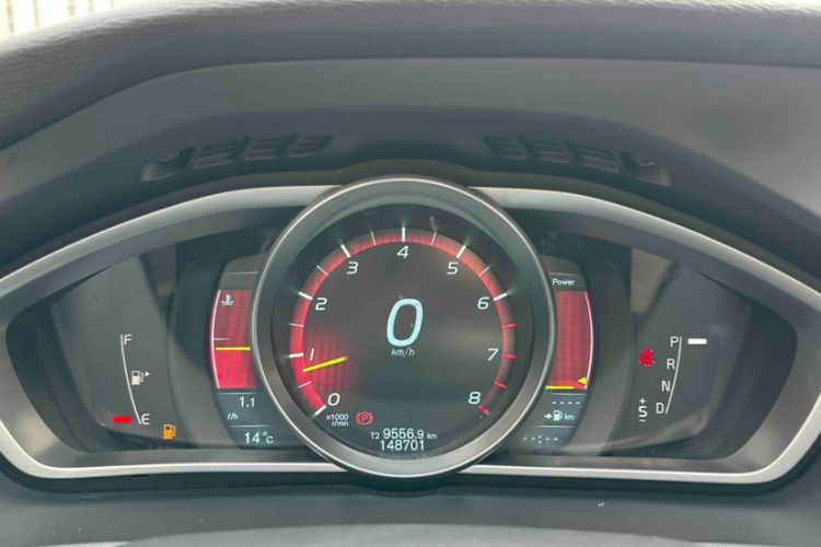 Used Volvo V40 2014 2.0T Zhiya Edition Odometer Close Up