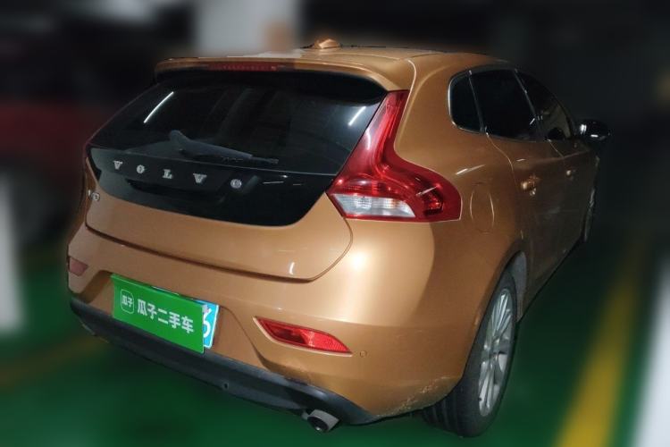 Used Volvo V40 2014 2.0T Zhiya Edition Rear Right 45 Deg