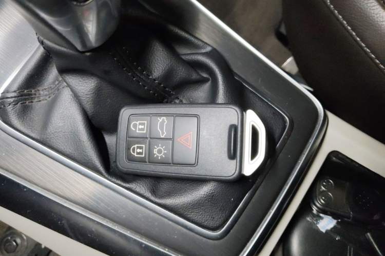 Used Volvo V40 2014 2.0T Zhiya Edition Vehicle Key
