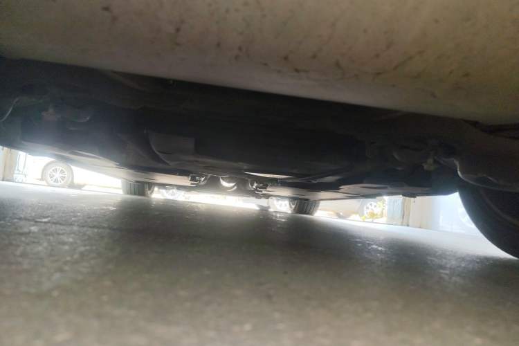 Used Volvo V40 2015 1.6T Zhiyi Edition Chassis Rear