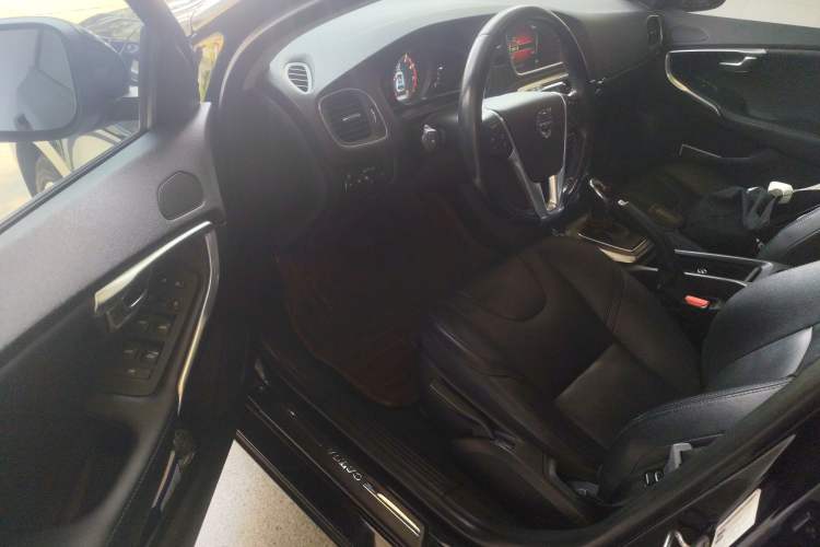 Used Volvo V40 2015 1.6T Zhiyi Edition Driver Seat