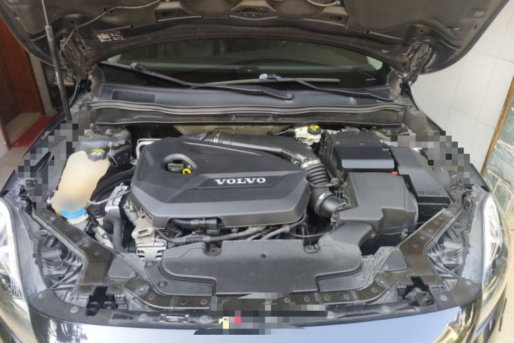 Used Volvo V40 2015 1.6T Zhiyi Edition Engine Bay