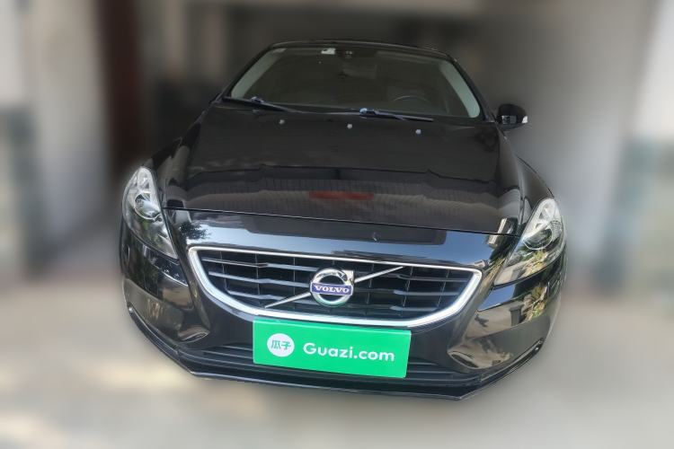 Used Volvo V40 2015 1.6T Zhiyi Edition Front