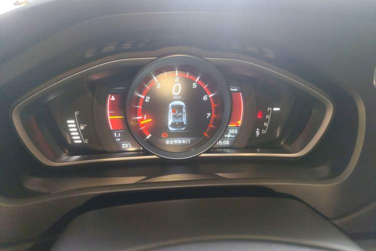 Used Volvo V40 2015 1.6T Zhiyi Edition Instrument Cluster