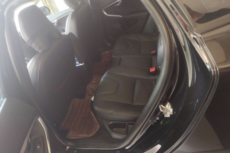 Used Volvo V40 2015 1.6T Zhiyi Edition Left Rear Seat