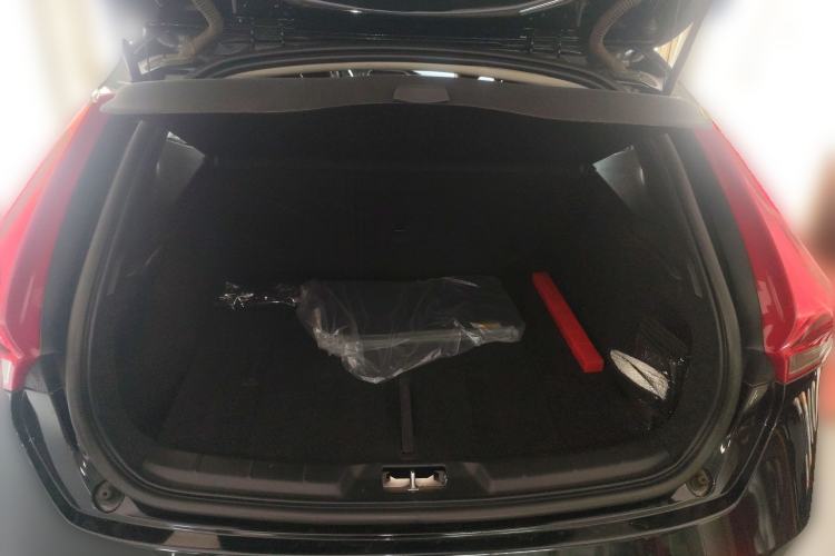 Used Volvo V40 2015 1.6T Zhiyi Edition Trunk