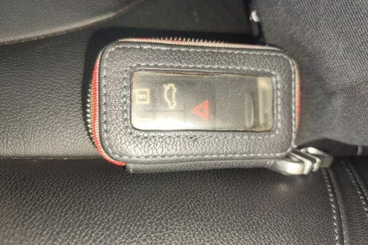 Used Volvo V40 2015 1.6T Zhiyi Edition Vehicle Key