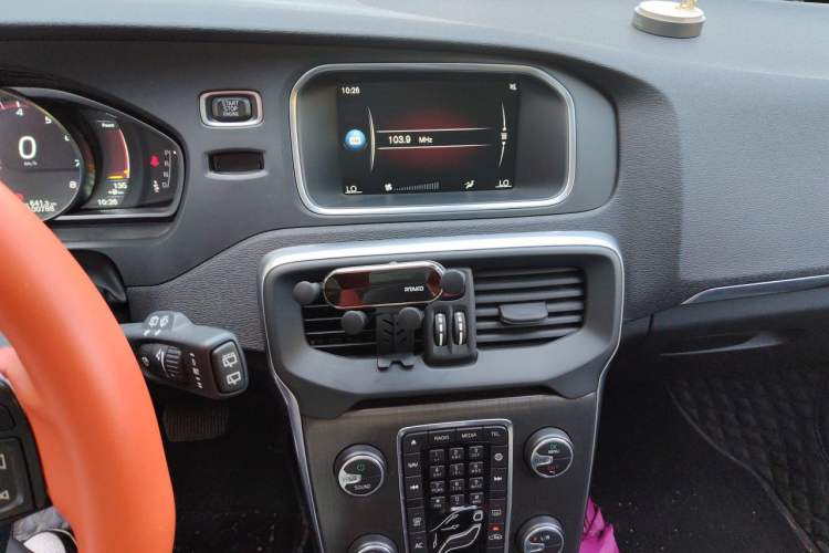 Used Volvo V40 2015 1.6T Zhiya Edition Audio And AC Panel