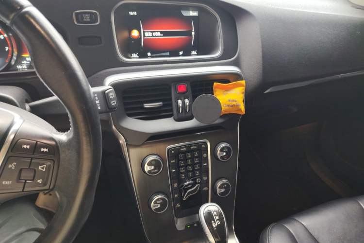 Used Volvo V40 2015 1.6T Zhiyi Edition Audio And AC Panel