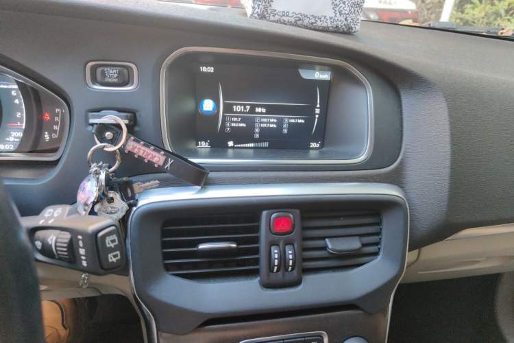 Used Volvo V40 2015 1.6T Zhiya Edition Audio And AC Panel
