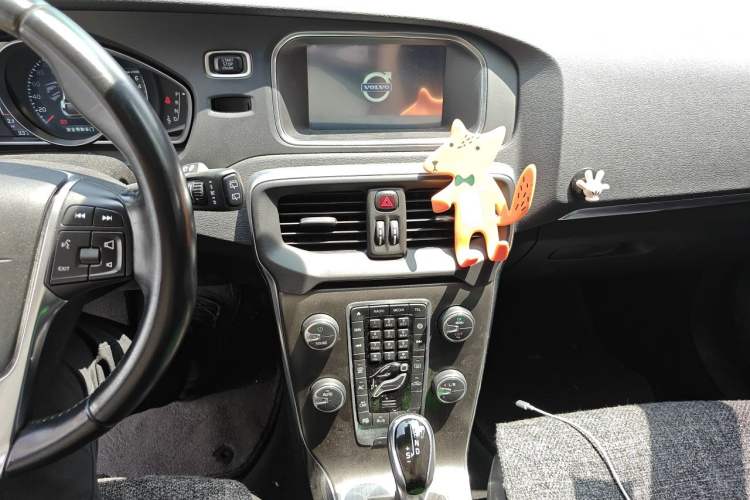 Used Volvo V40 2015 1.6T Zhiya Edition Audio And AC Panel