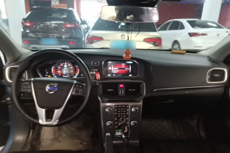 Used Volvo V40 2015 1.6T Zhiya Edition Center Console