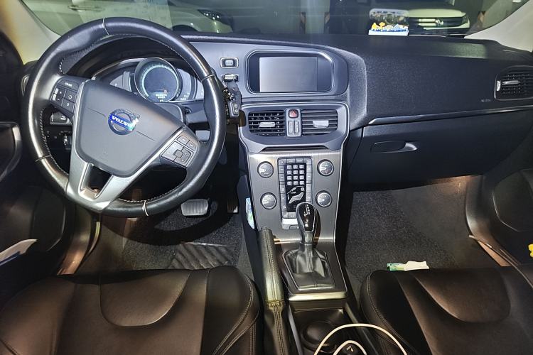 Used Volvo V40 2015 1.6T Zhiya Edition Center Console