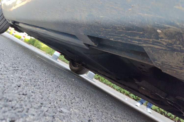 Used Volvo V40 2015 1.6T Zhiya Edition Chassis Front Right