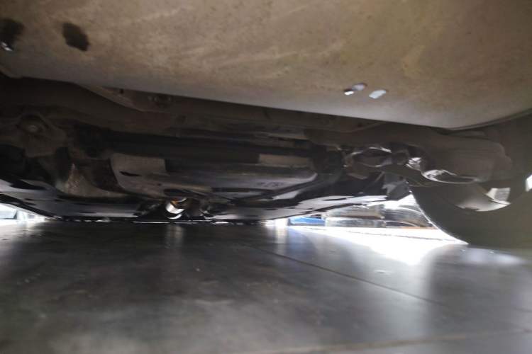 Used Volvo V40 2015 1.6T Zhiyi Edition Chassis Rear