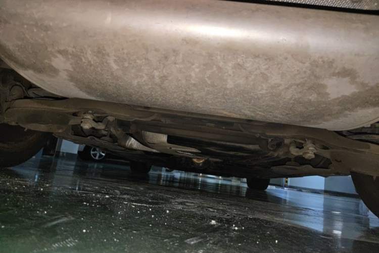 Used Volvo V40 2015 1.6T Zhiyi Edition Chassis Rear