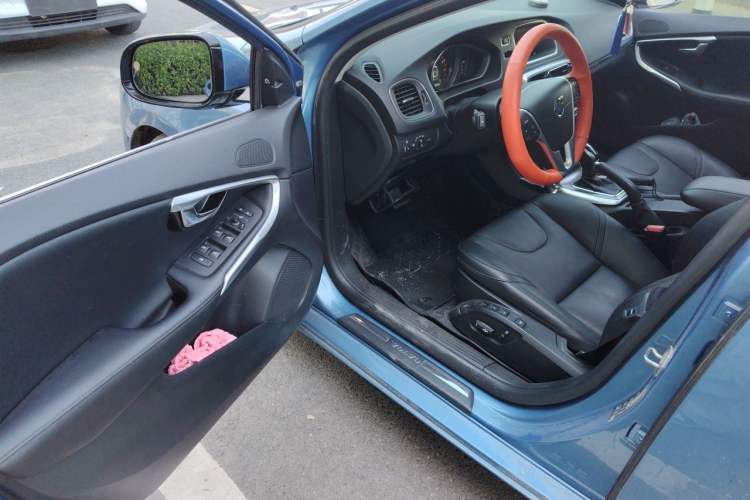 Used Volvo V40 2015 1.6T Zhiya Edition Driver Seat