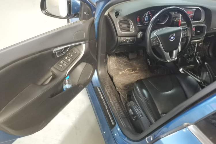 Used Volvo V40 2015 1.6T Zhiya Edition Driver Seat