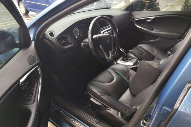 Used Volvo V40 2015 1.6T Zhiyi Edition Driver Seat