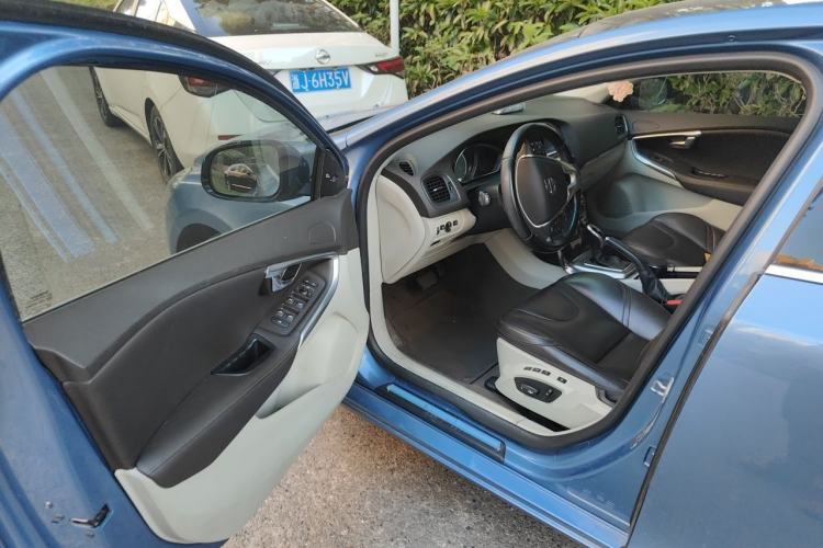Used Volvo V40 2015 1.6T Zhiya Edition Driver Seat