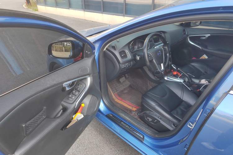 Used Volvo V40 2015 1.6T Zhiya Edition Driver Seat