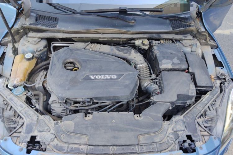 Used Volvo V40 2015 1.6T Zhiya Edition Engine Bay