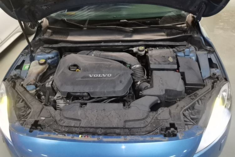 Used Volvo V40 2015 1.6T Zhiya Edition Engine Bay