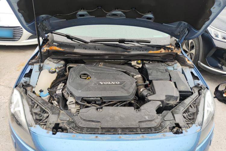 Used Volvo V40 2015 1.6T Zhiya Edition Engine Bay