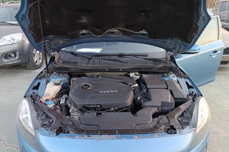 Used Volvo V40 2015 1.6T Zhiya Edition Engine Bay