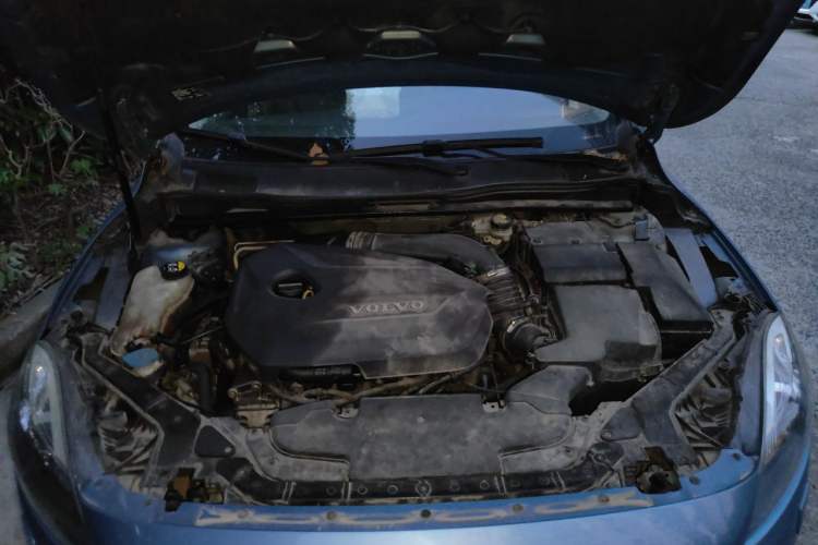 Used Volvo V40 2015 1.6T Zhiya Edition Engine Bay