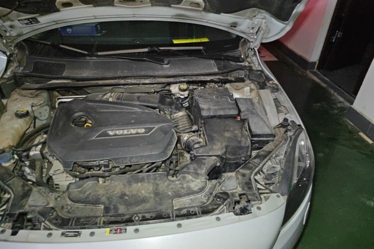 Used Volvo V40 2015 1.6T Zhiyi Edition Engine Bay Left