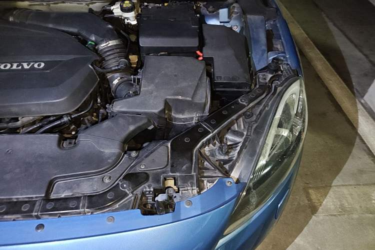 Used Volvo V40 2015 1.6T Zhiya Edition Engine Bay Left