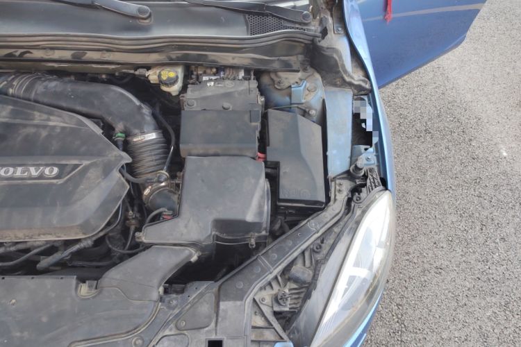 Used Volvo V40 2015 1.6T Zhiya Edition Engine Bay Left