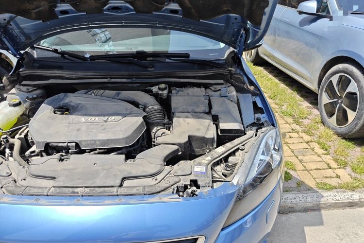 Used Volvo V40 2015 1.6T Zhiya Edition Engine Bay Left