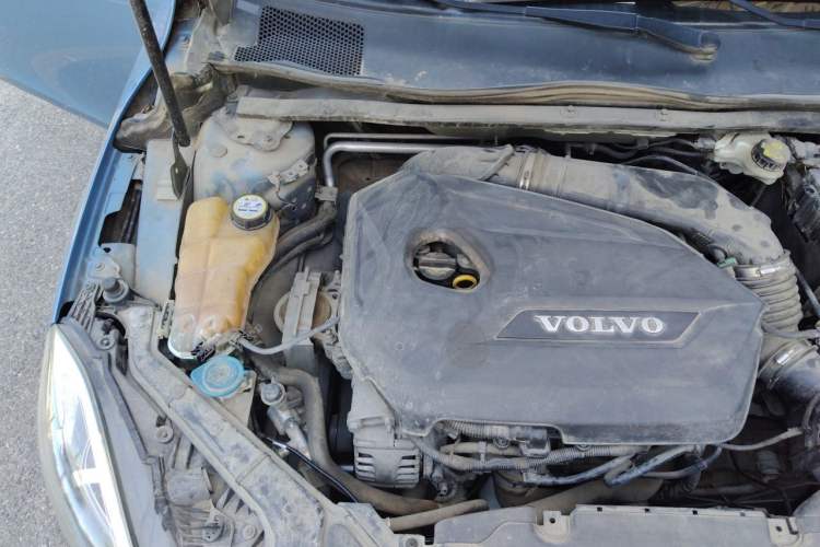 Used Volvo V40 2015 1.6T Zhiya Edition Engine Bay Right