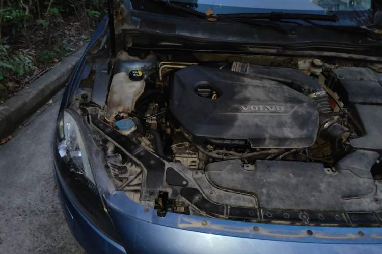 Used Volvo V40 2015 1.6T Zhiya Edition Engine Bay Right