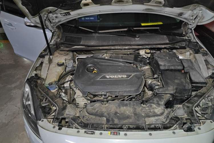 Used Volvo V40 2015 1.6T Zhiyi Edition Engine Bay Right