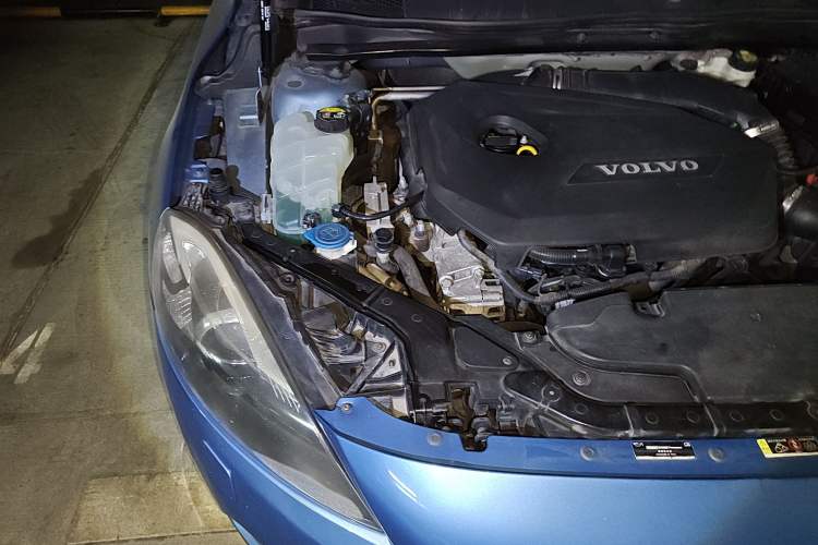 Used Volvo V40 2015 1.6T Zhiya Edition Engine Bay Right