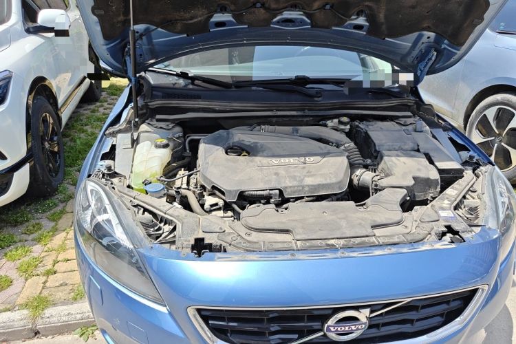 Used Volvo V40 2015 1.6T Zhiya Edition Engine Bay Right