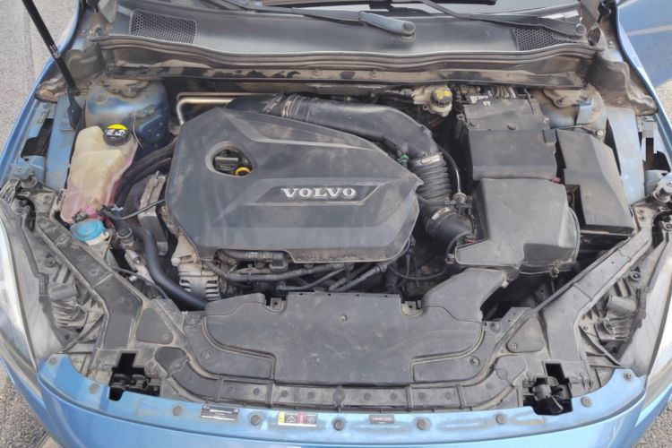 Used Volvo V40 2015 1.6T Zhiya Edition Engine Bay
