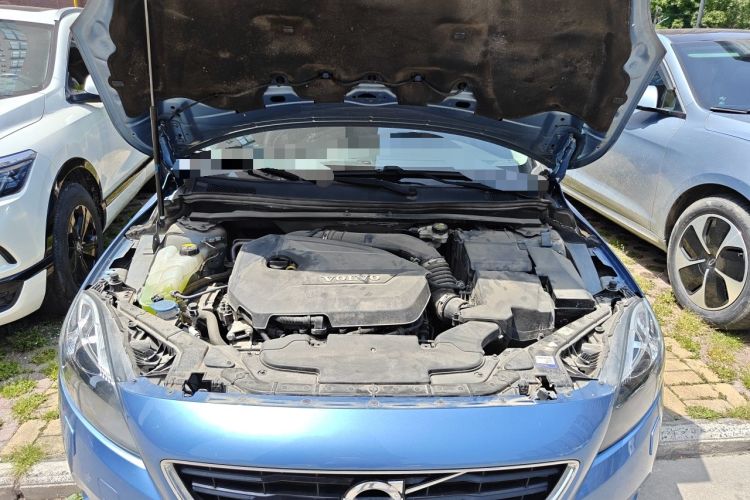 Used Volvo V40 2015 1.6T Zhiya Edition Engine Bay