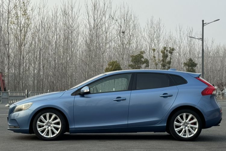 Used Volvo V40 2015 1.6T Zhiyi Edition Exterior 1