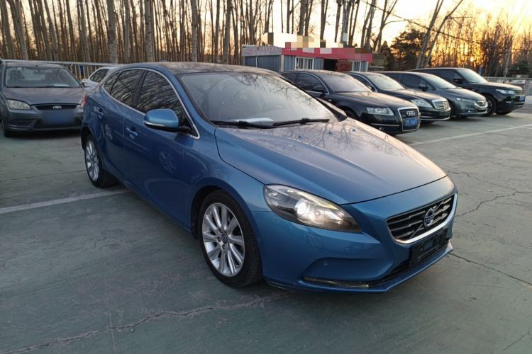 Used Volvo V40 2015 1.6T Zhiya Edition Exterior 2