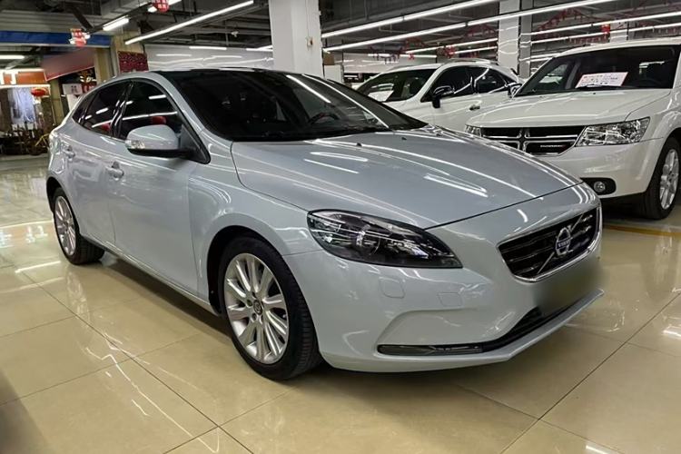 Used Volvo V40 2015 1.6T Zhiya Edition Exterior 2