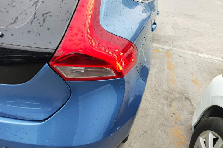 Used Volvo V40 2015 1.6T Zhiya Edition Exterior 3